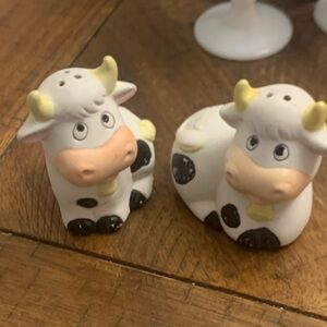 2 Set Cute Cow Salt and Pepper Shakers , No chips or Cracks